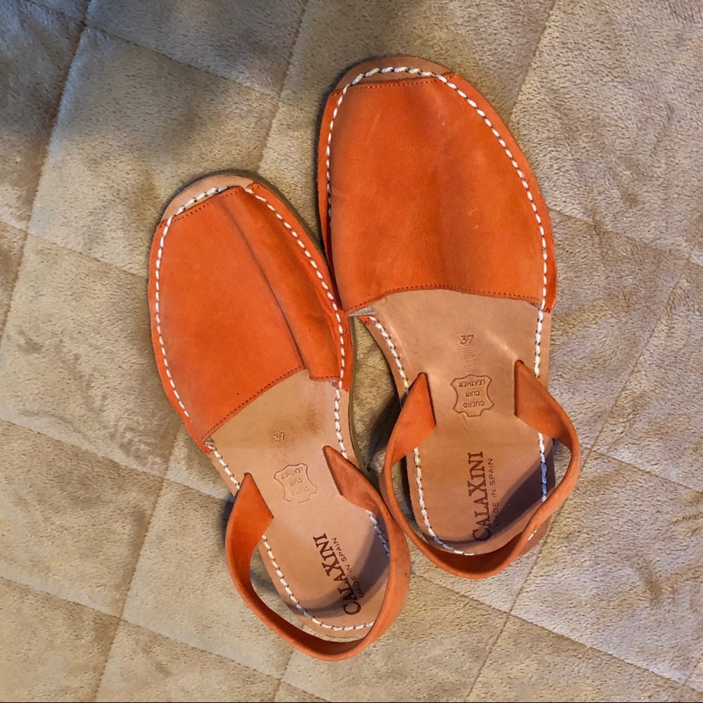 Flat peep toe orange suede CalaXini shoes. 7